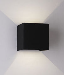 TOCA LED WALL LIGHT - Black / White